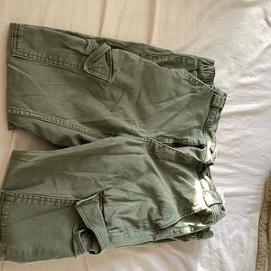 Green pants very trendy